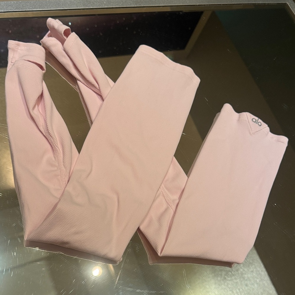 ALO Yoga GODDESS BALLET PILATES PINK LEGGINGS LEG
WARMERS BRAND NEW UNUSED SZ M